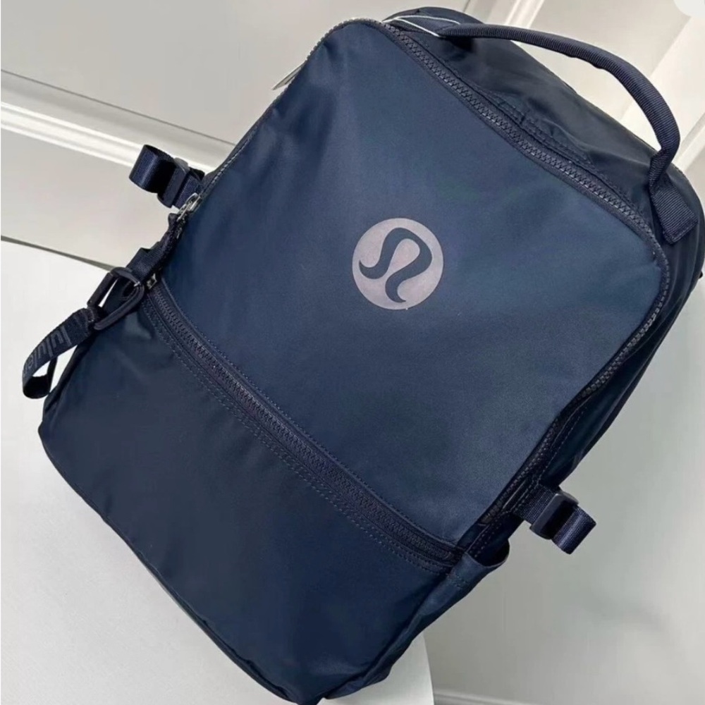 lululemon NWT Crew Backpack - Picture 6 of 9